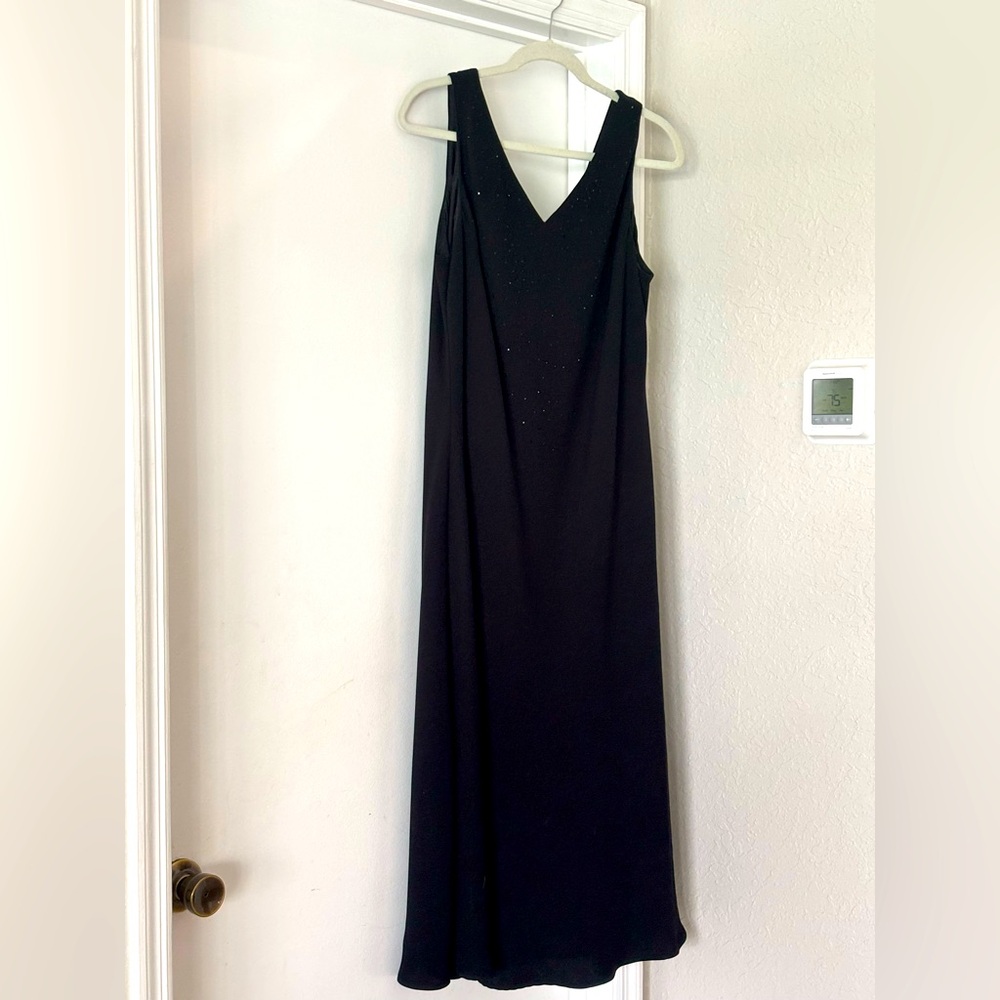 Amanda Smith - Women Elegant Black Sleeveless Dress 16W MIDI with Subtle Sparkle